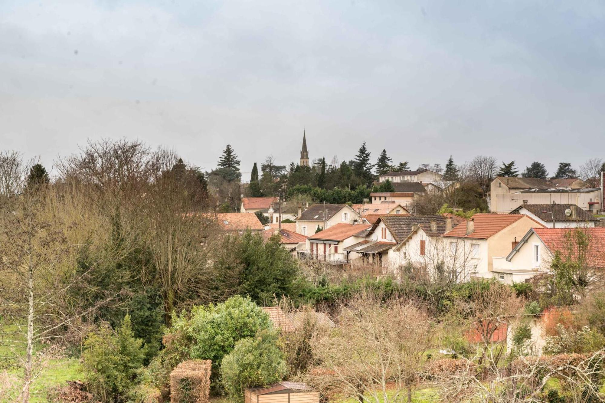 Le Ambroise - T3 Spacieux Et Calme Avec Parking Gratuit Bergerac Extérieur photo