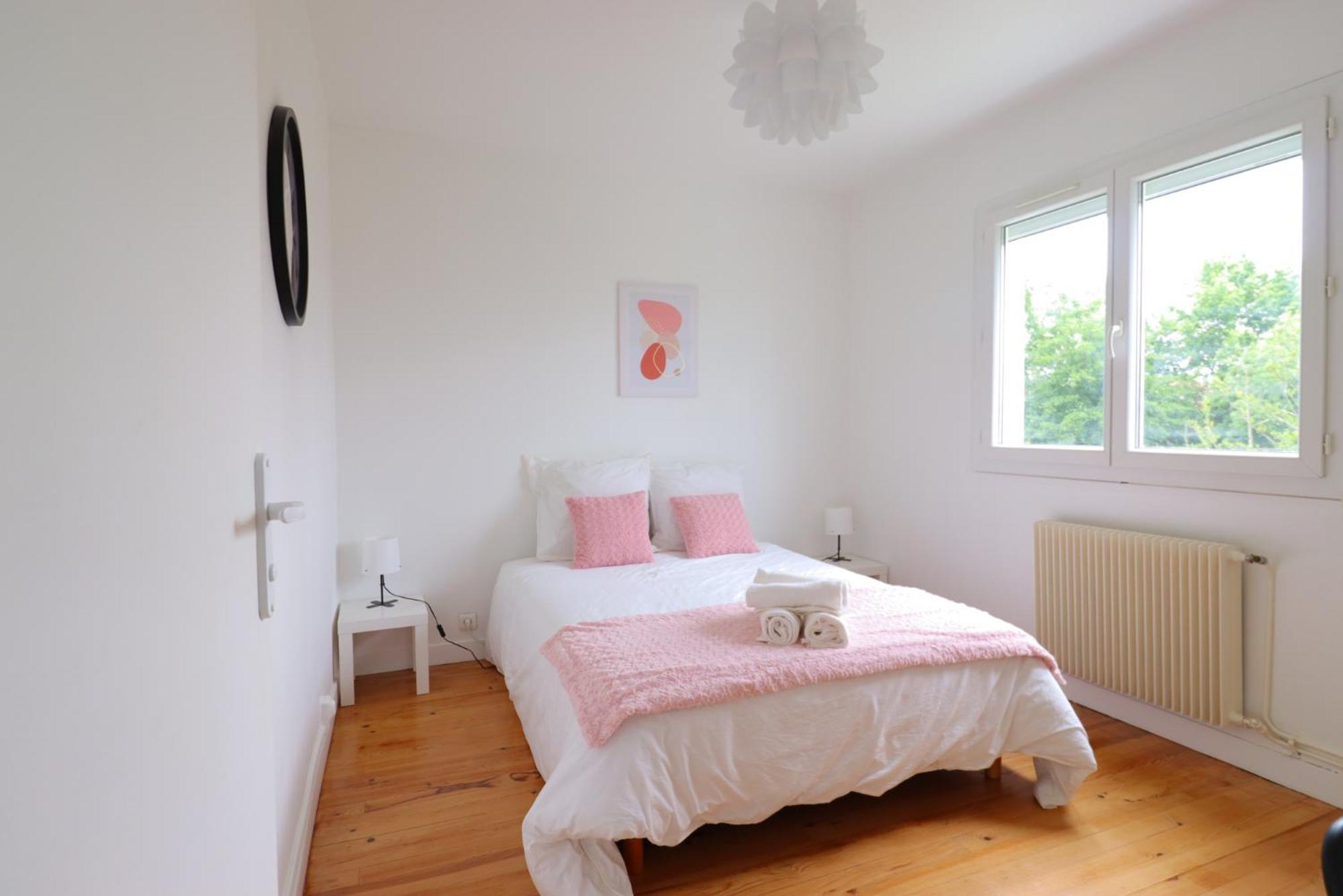 Le Ambroise - T3 Spacieux Et Calme Avec Parking Gratuit Bergerac Chambre photo